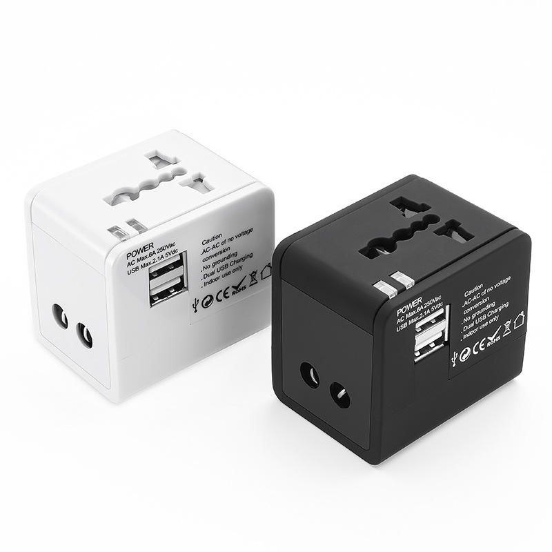 Універсальний адаптер для подорожей з двома портами USB